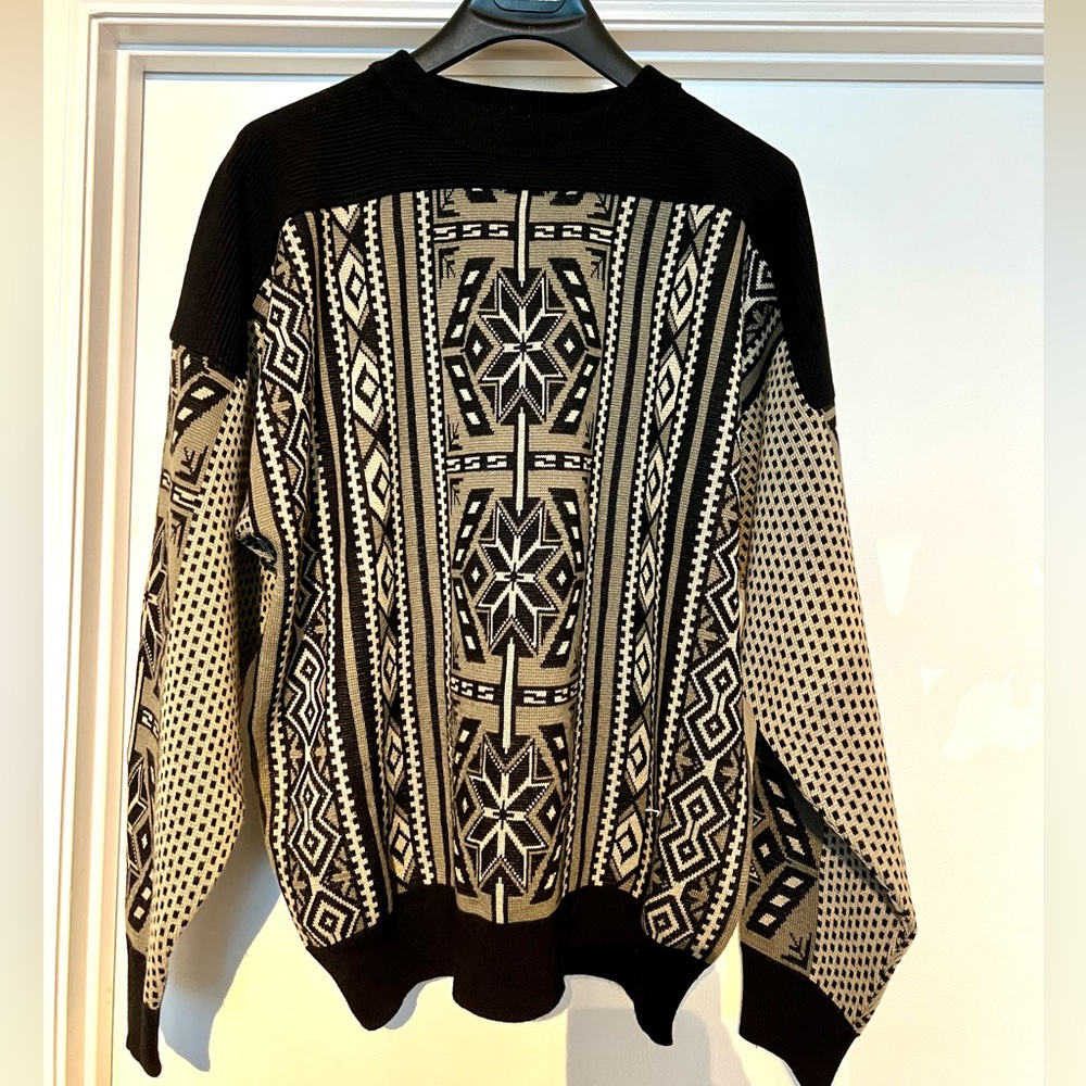 Stylish sweater, high quality and warm!